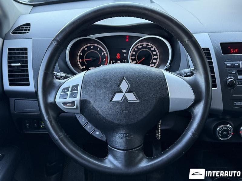 2011 Mitsubishi Outlander XL — Miniatură 10