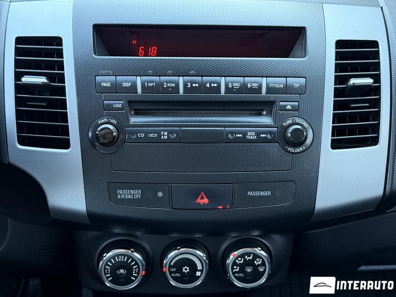 2011 Mitsubishi Outlander XL — Miniatură 12