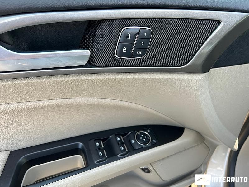 2017 Ford Fusion — Miniatură 7