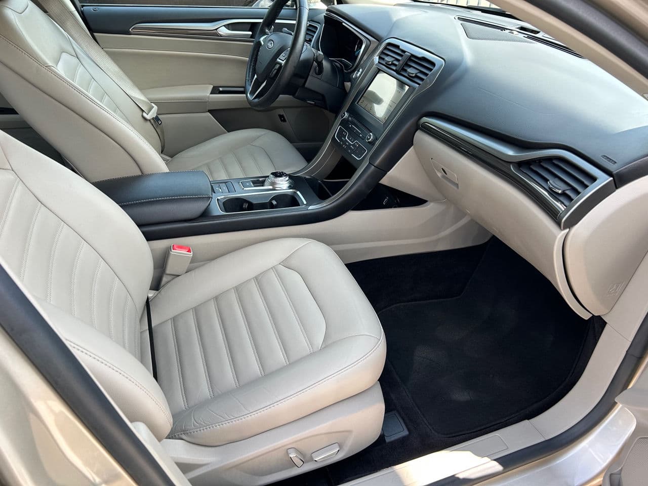 2017 Ford Fusion — Miniatură 15