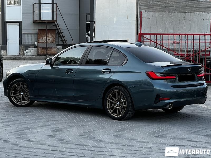 2019 BMW 330E — Miniatură 2
