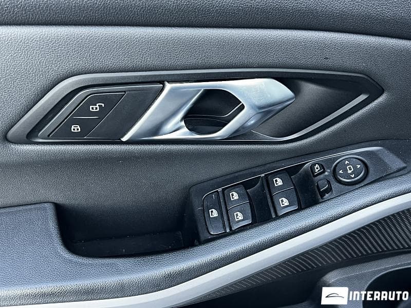2019 BMW 330E — Miniatură 18