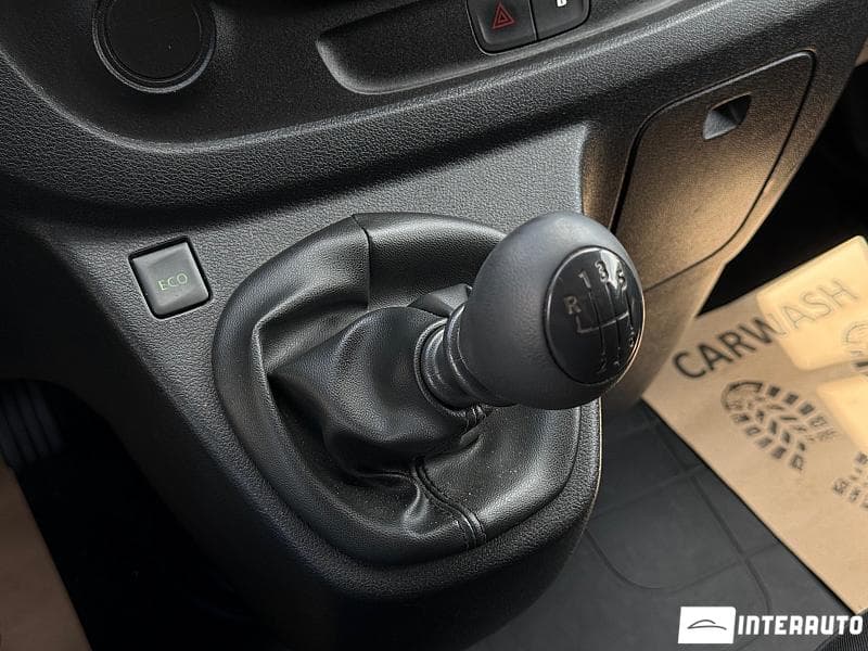 2018 Renault Trafic — Miniatură 12