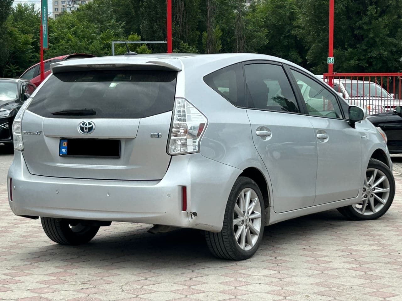 Toyota Prius Plus / V 2012 — Миниатюра 3