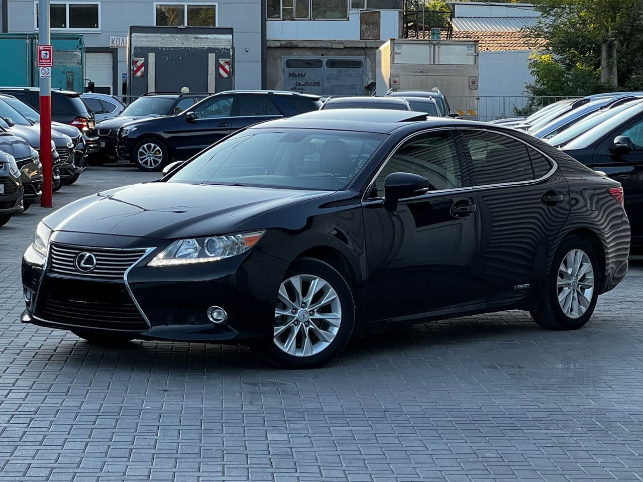 2015 Lexus ES 300h — Miniatură 3