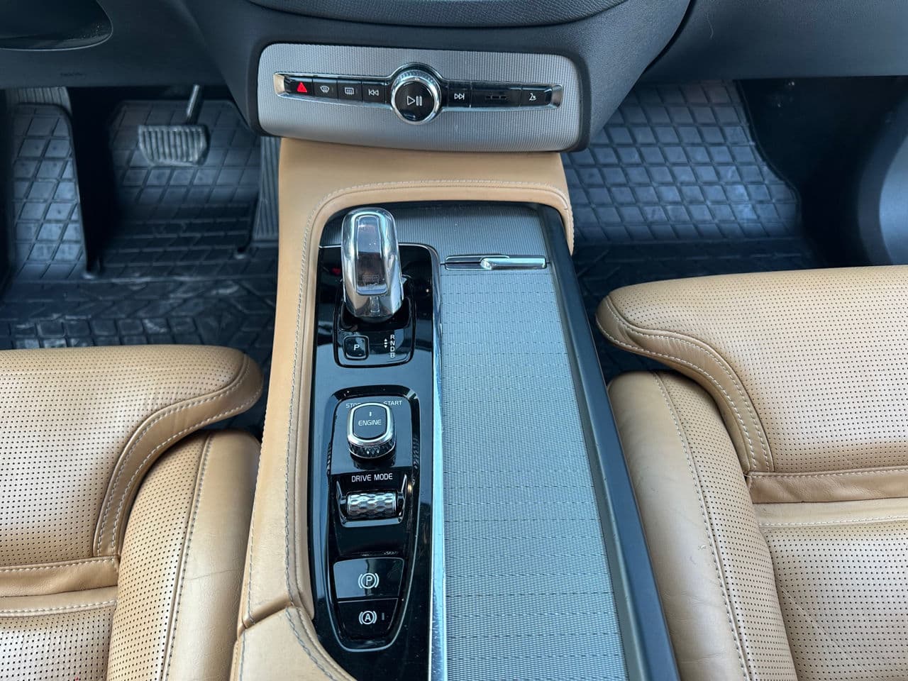 2015 Volvo XC 90 — Miniatură 17
