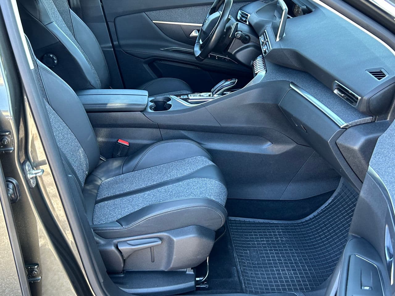 2018 Peugeot 3008 — Miniatură 16