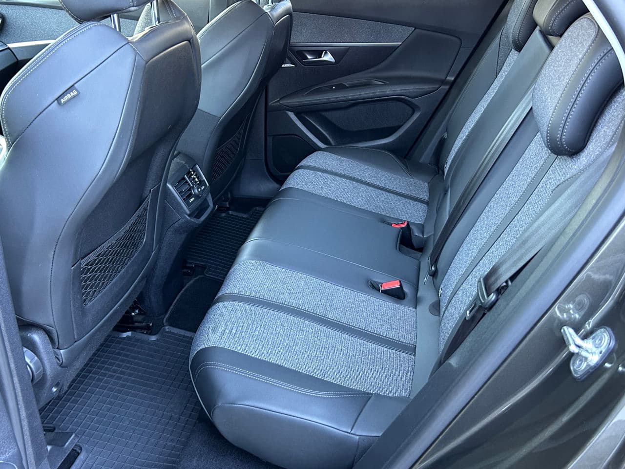2018 Peugeot 3008 — Miniatură 18