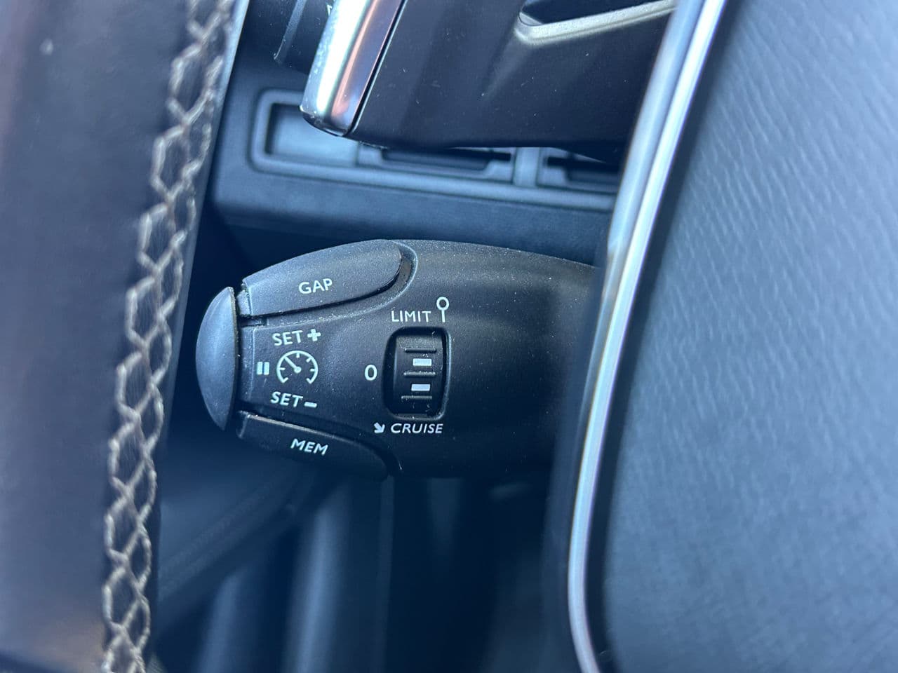 2018 Peugeot 3008 — Miniatură 12