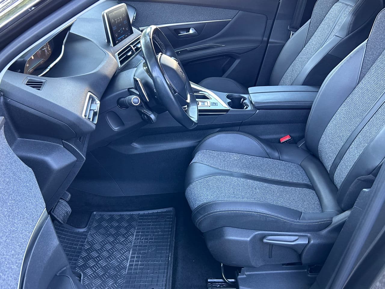 2018 Peugeot 3008 — Miniatură 10