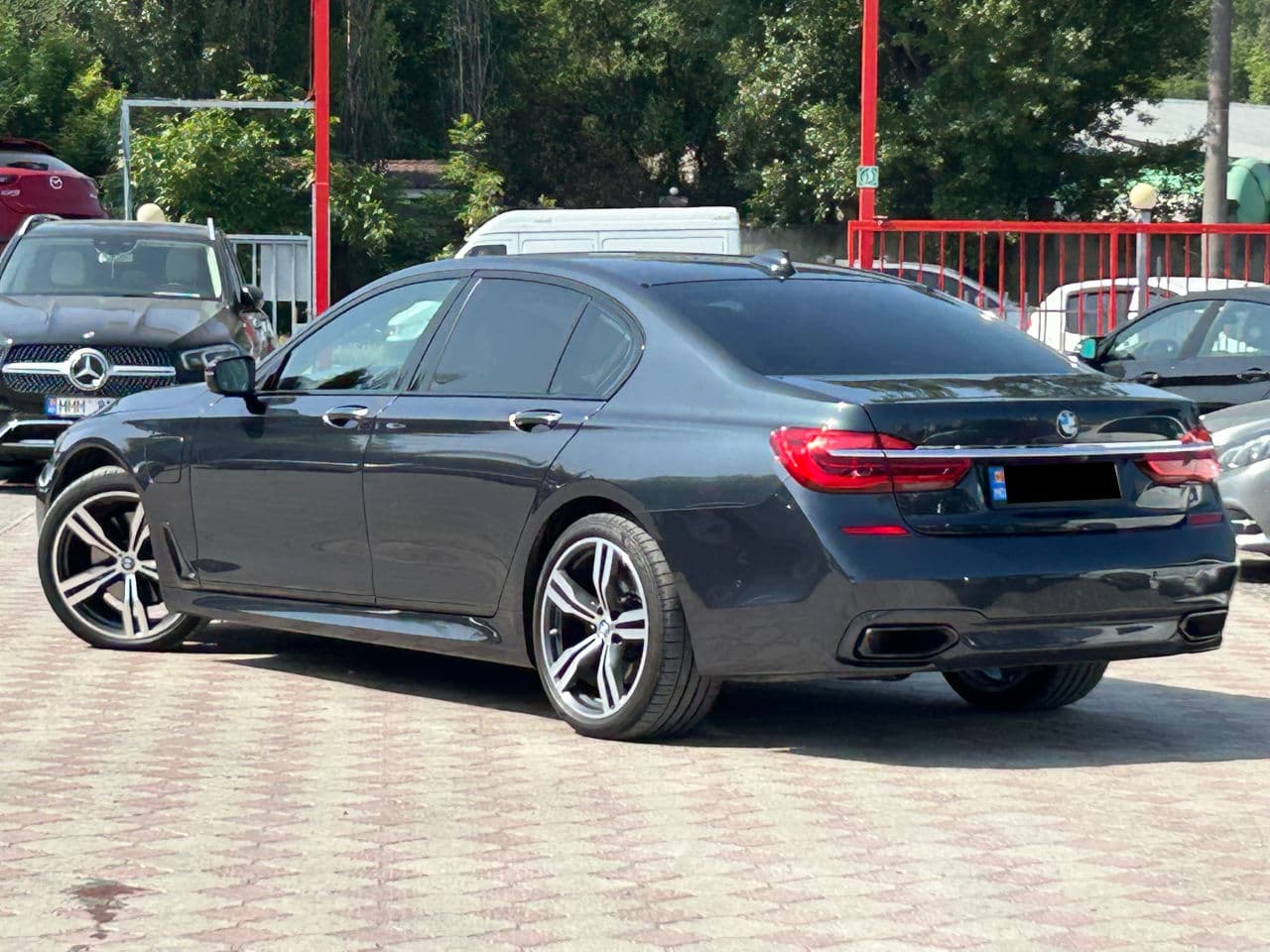 2017 BMW 740e — Miniatură 2