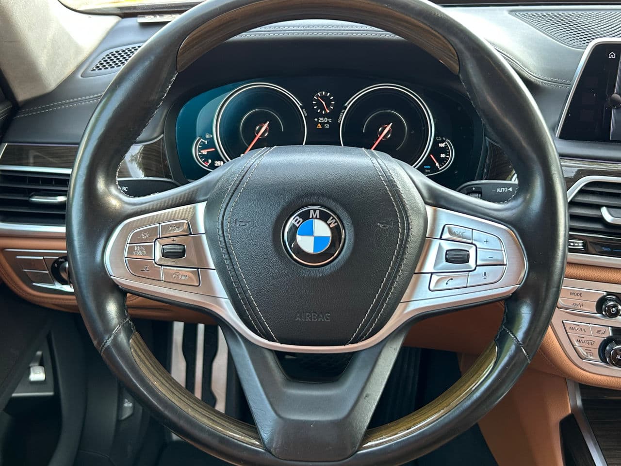 2017 BMW 740e — Miniatură 13