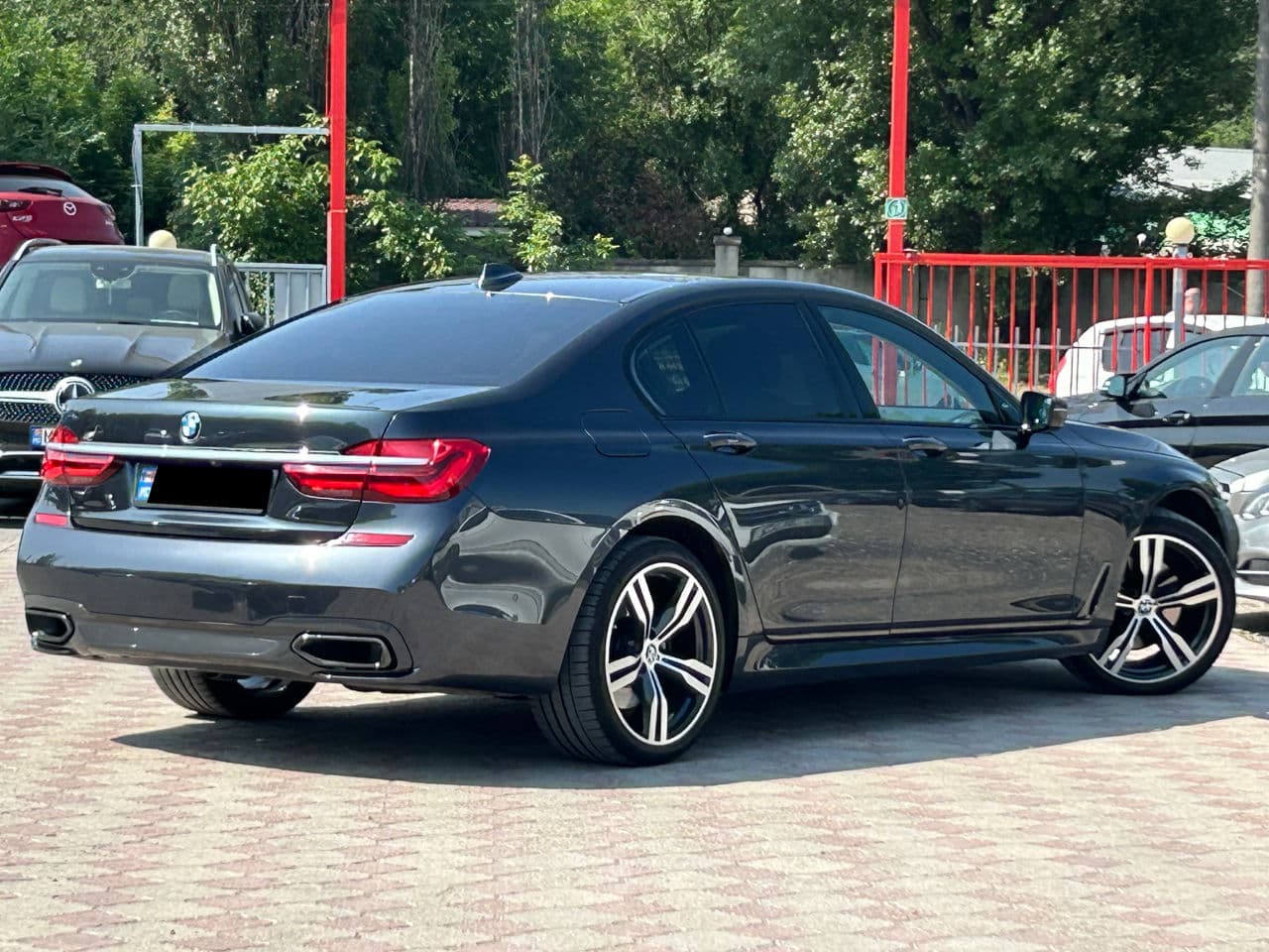 2017 BMW 740e — Miniatură 3