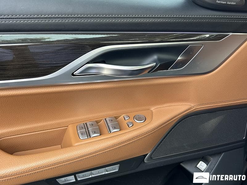 2017 BMW 740e — Miniatură 9