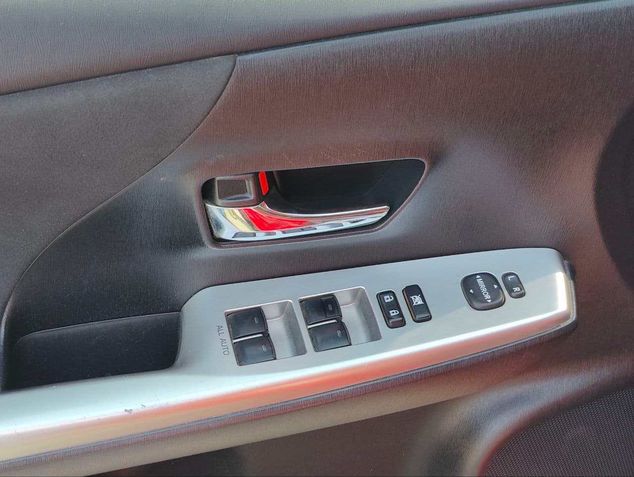 Toyota Prius Plus / V 2015 — Миниатюра 14