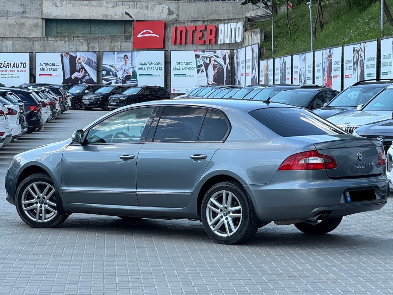 2010 Skoda Superb — Miniatură 4