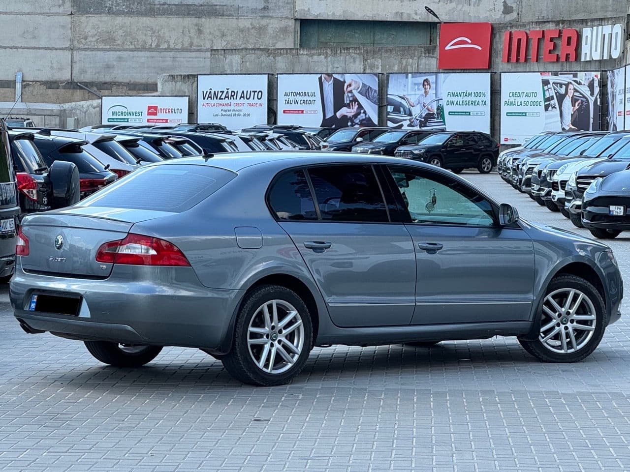 2010 Skoda Superb — Miniatură 3