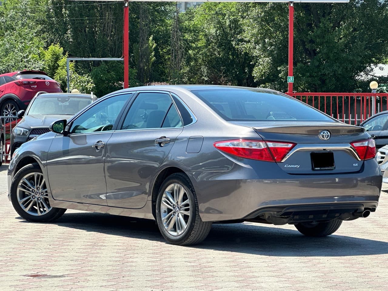 2015 Toyota Camry — Miniatură 2