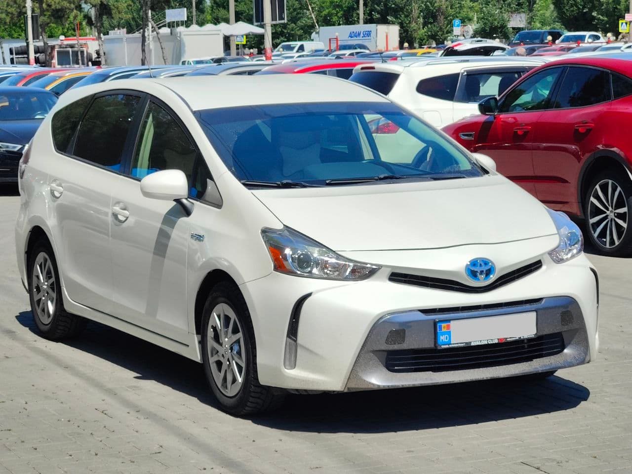 2014 Toyota Prius Plus / V — Miniatură 3