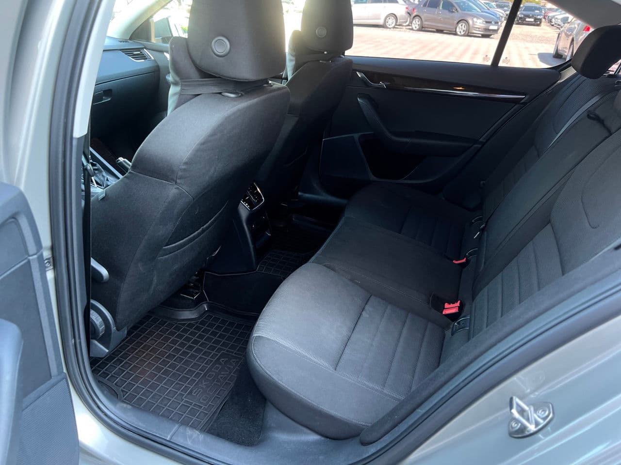 2013 Skoda Octavia — Miniatură 18