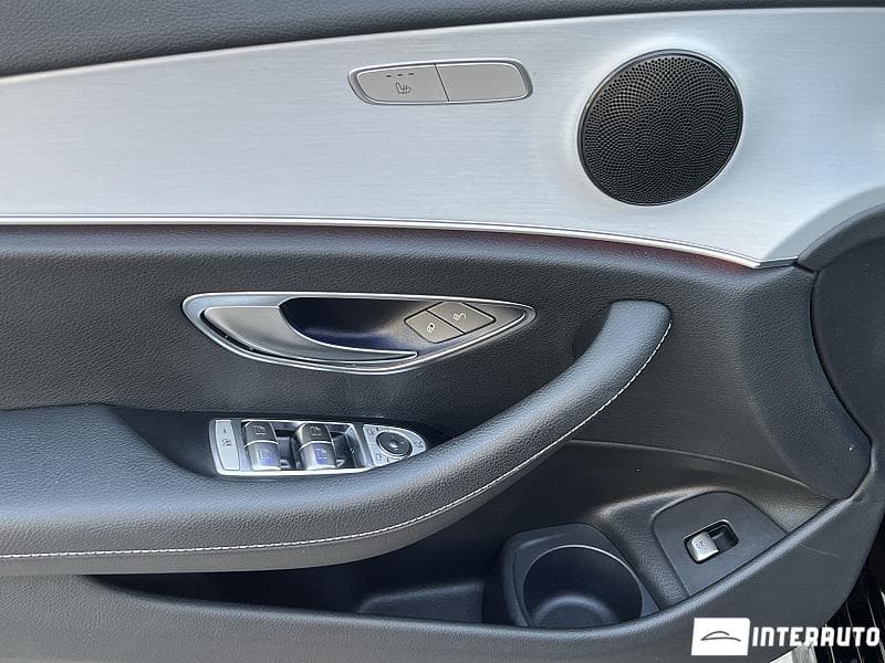 Mercedes E 220 2022 — Миниатюра 7