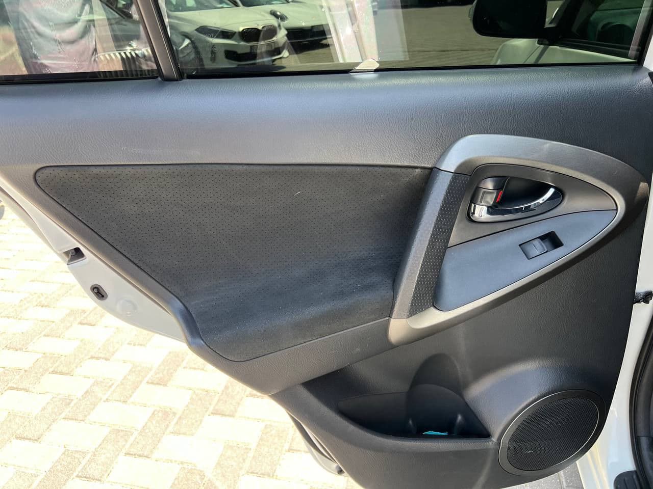 2011 Toyota Rav-4 — Miniatură 16