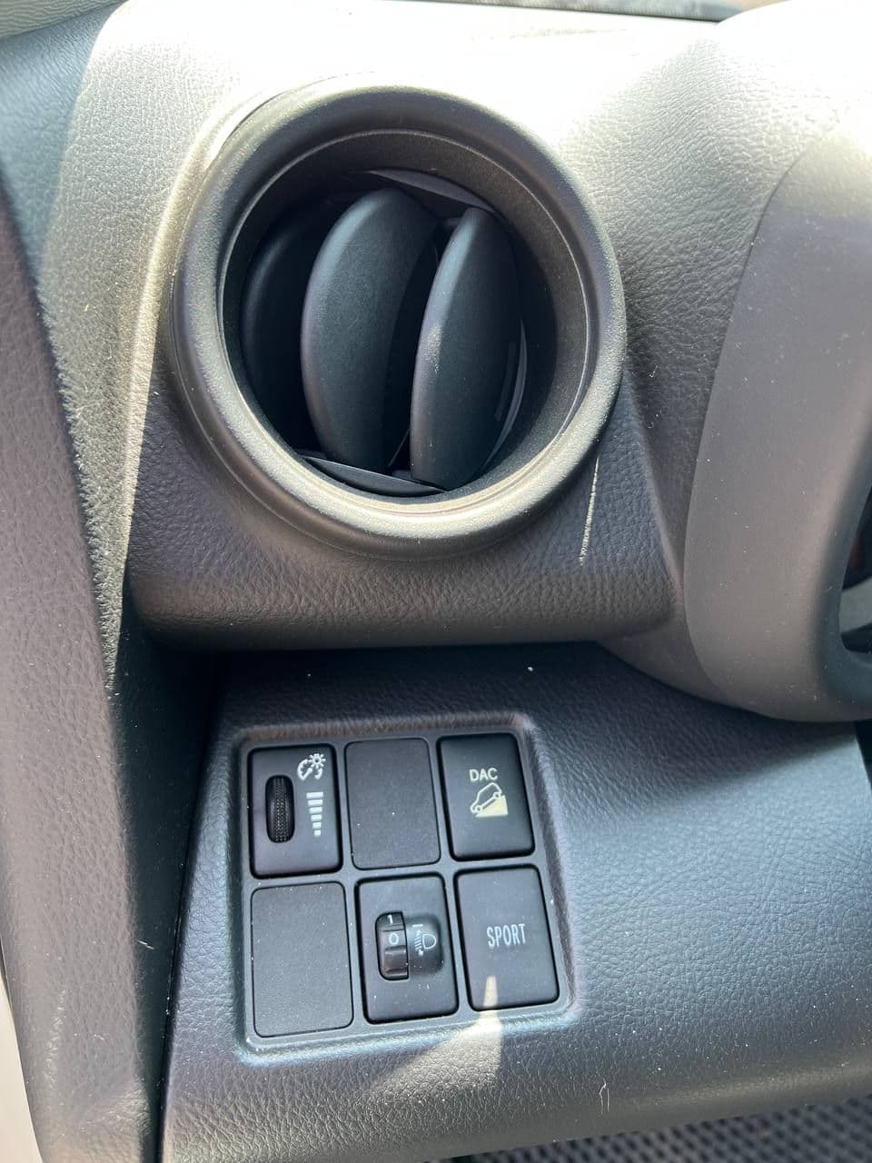 2011 Toyota Rav-4 — Miniatură 14