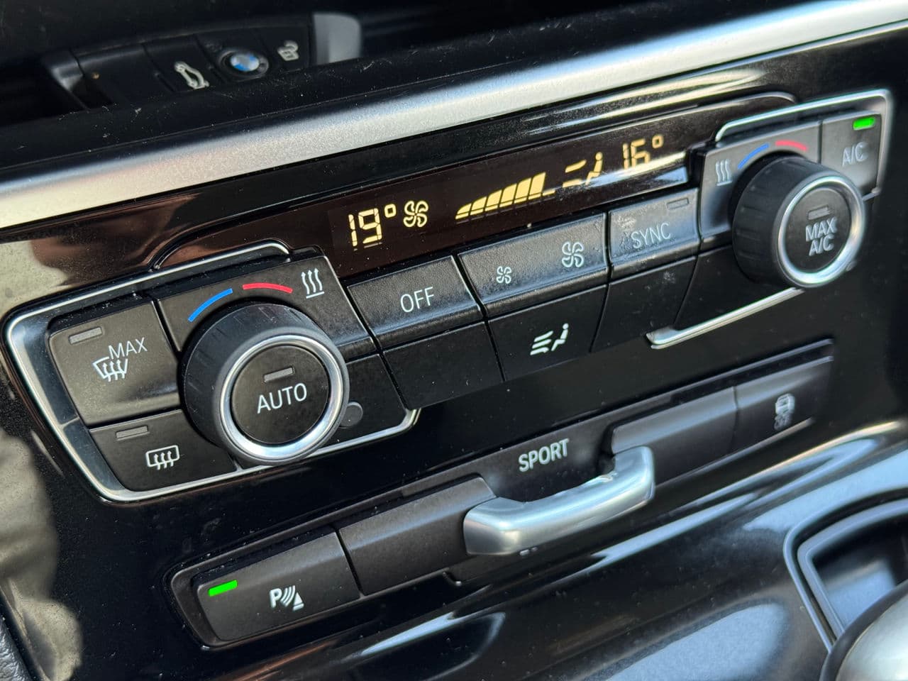 2018 BMW 216d — Miniatură 15