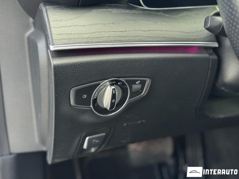 2021 Mercedes E 300 — Miniatură 7