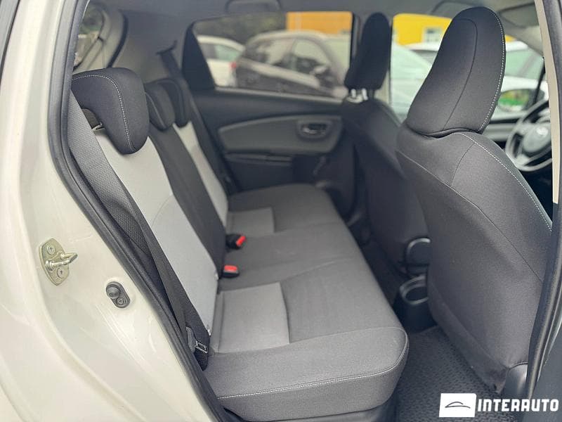 2019 Toyota Yaris — Miniatură 16