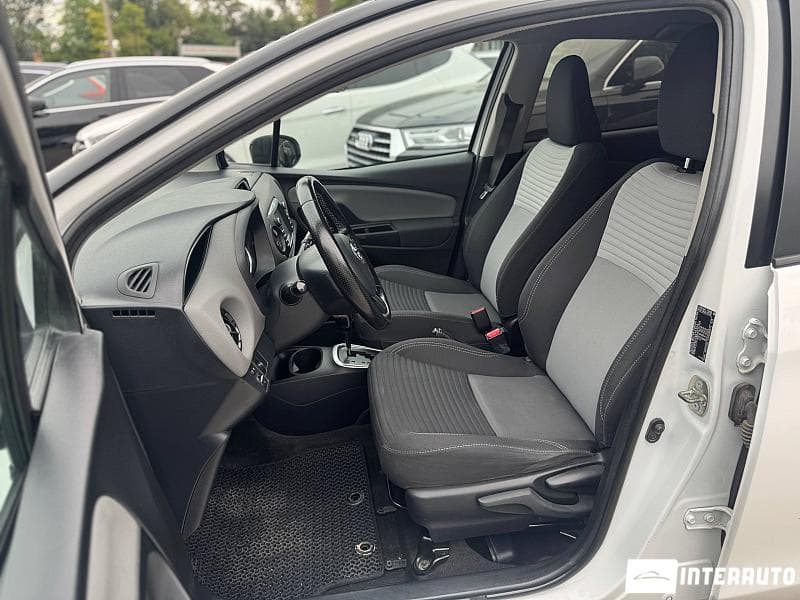 2019 Toyota Yaris — Miniatură 5