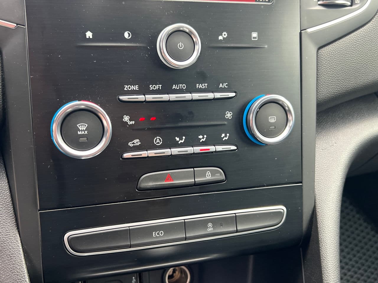 2018 Renault Megane — Miniatură 12