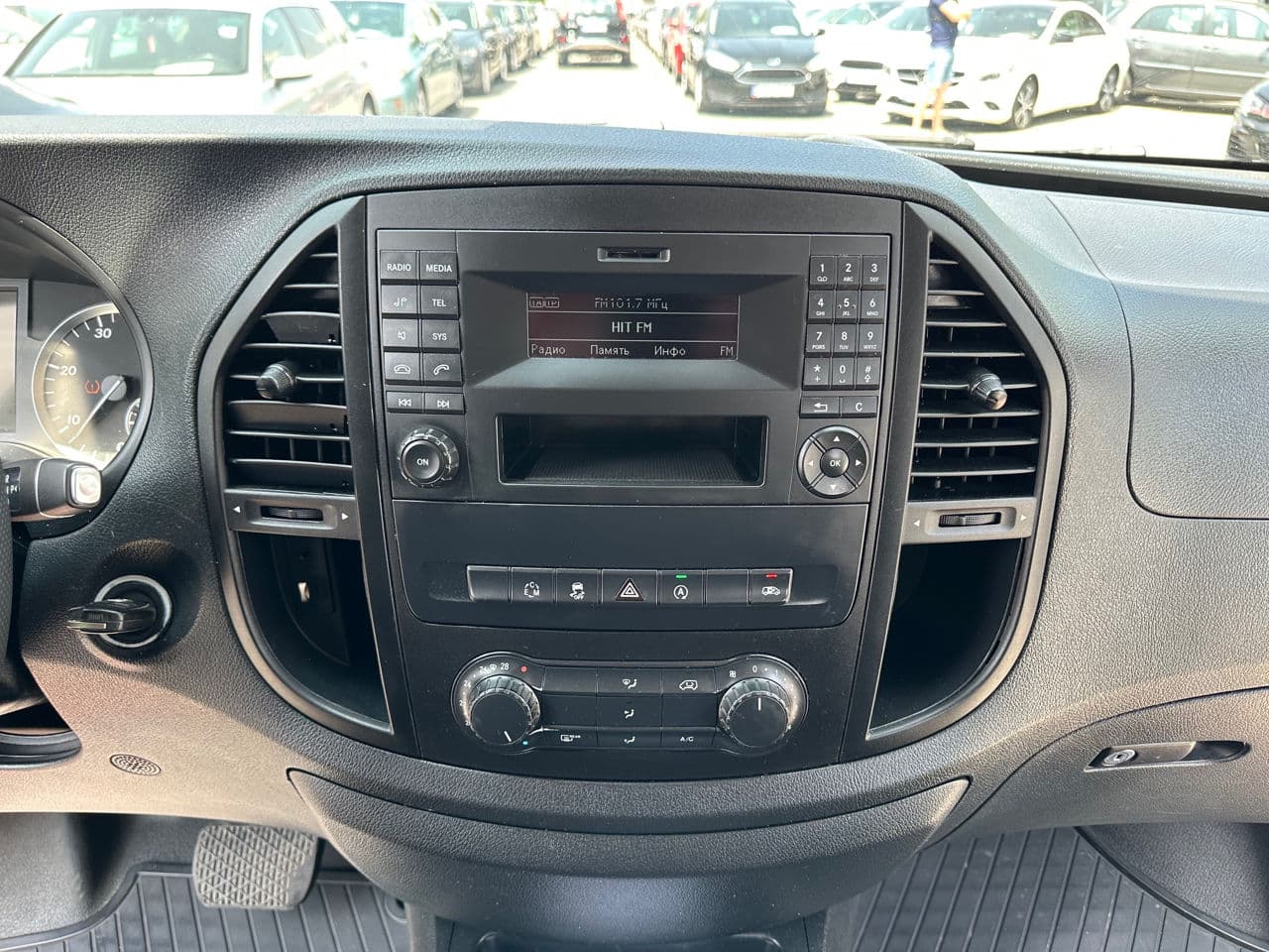 2015 Mercedes Vito — Miniatură 11