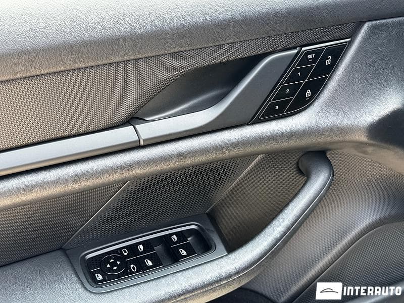 Porsche Taycan 2021 — Миниатюра 14