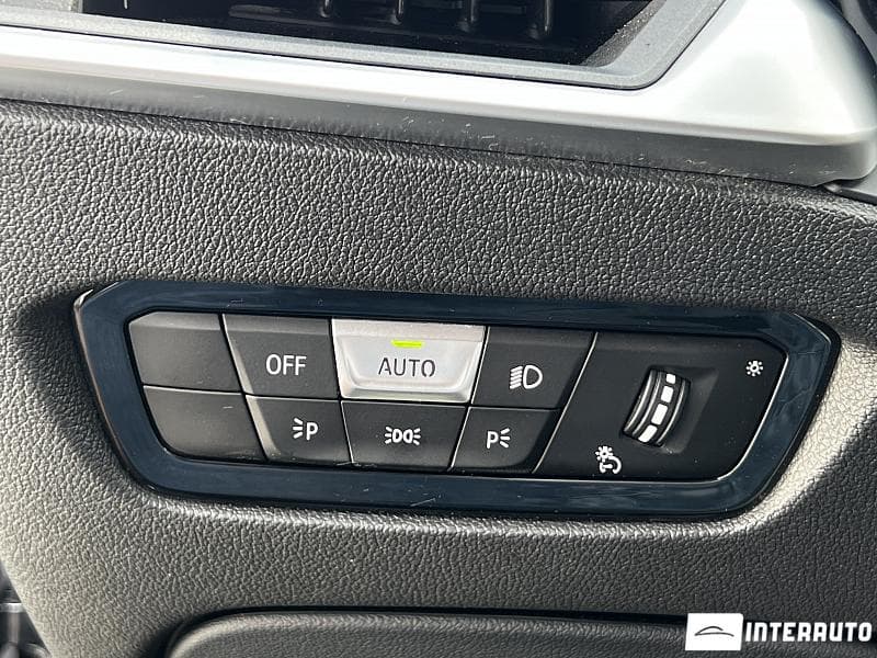 2019 BMW 330 — Miniatură 13
