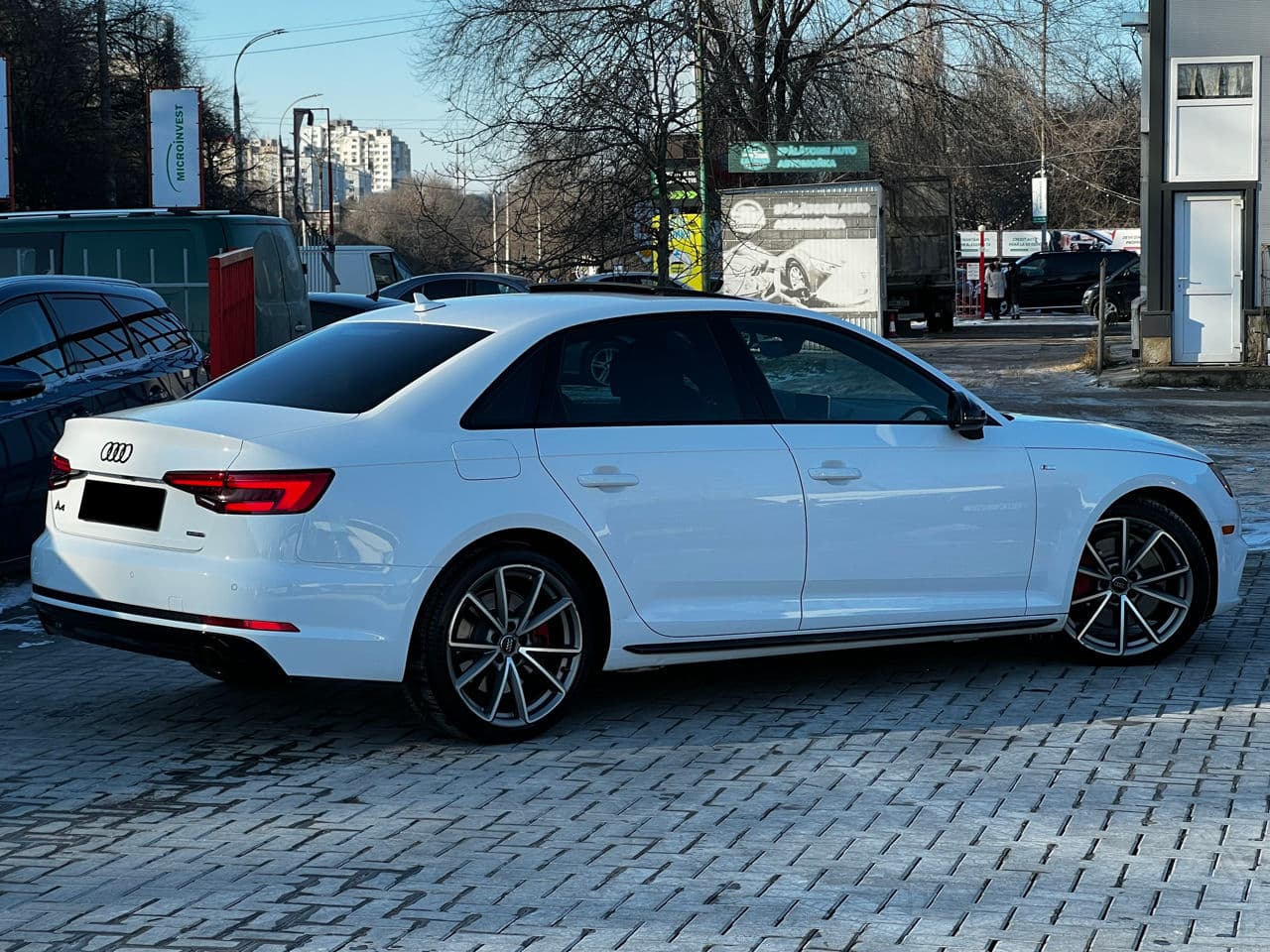 Audi A4 2018 — Миниатюра 2