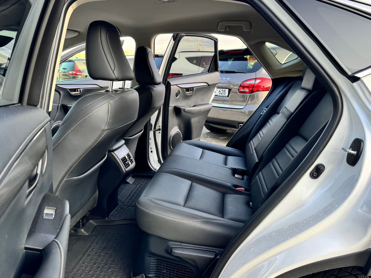 Lexus NX 300H 2018 — Миниатюра 13