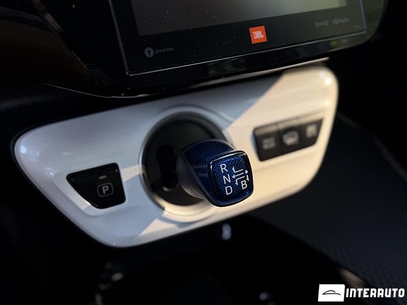 2017 Toyota Prius — Miniatură 17