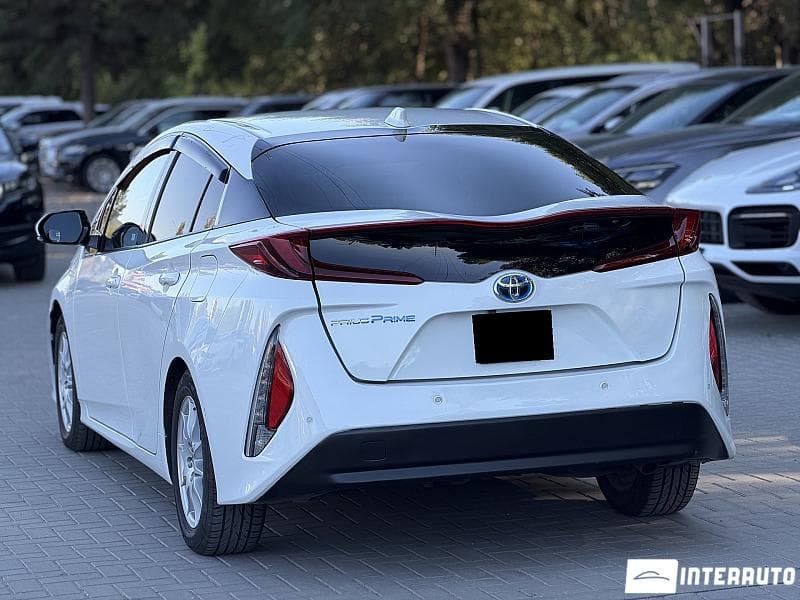 2017 Toyota Prius — Miniatură 2