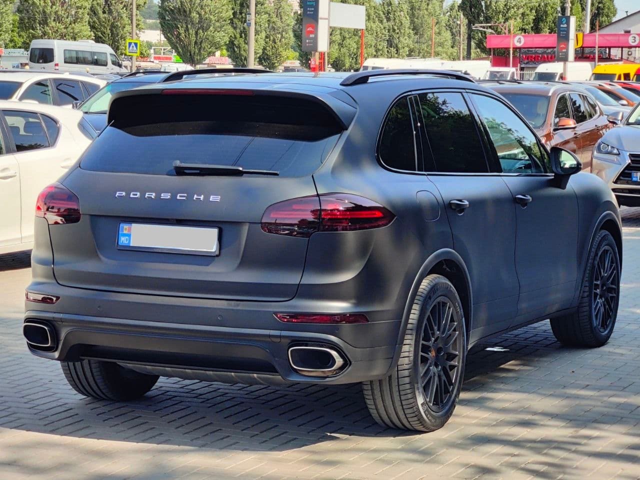 2016 Porsche Cayenne — Miniatură 2