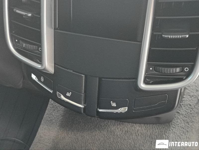 2016 Porsche Cayenne — Miniatură 16
