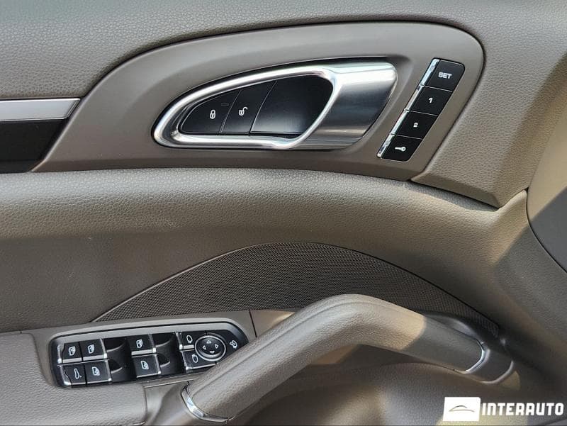 2016 Porsche Cayenne — Miniatură 18