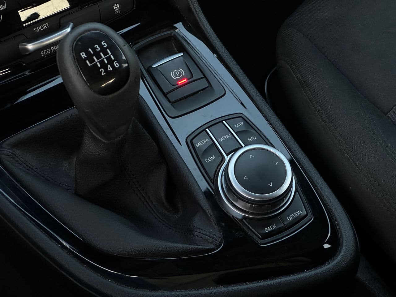 BMW 218i 2019 — Миниатюра 12