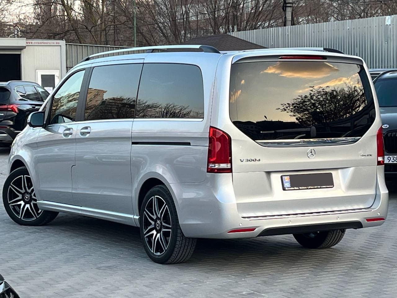 2020 Mercedes V 300 — Miniatură 4