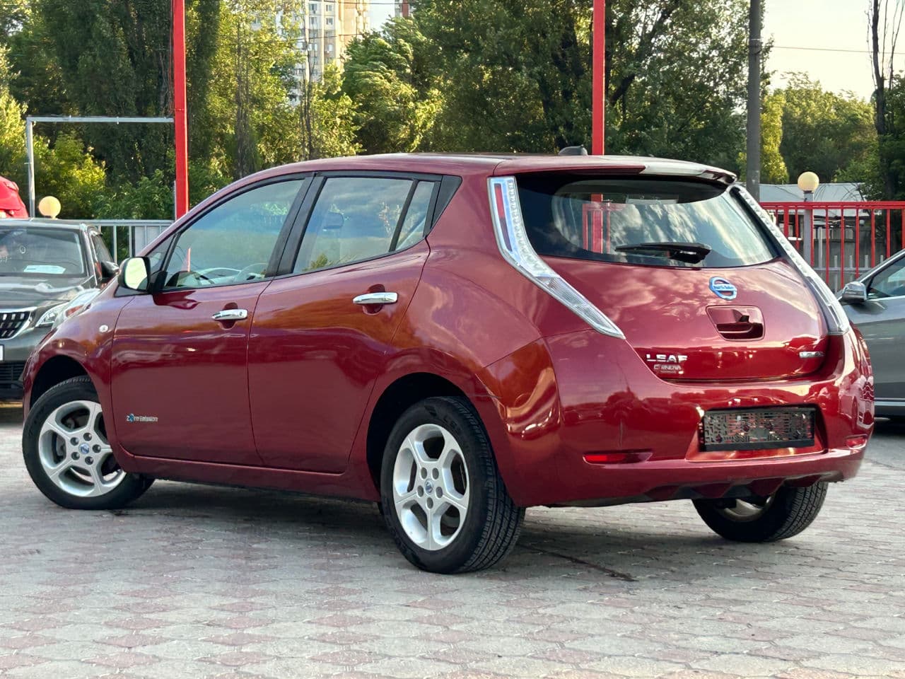 2011 Nissan Leaf — Miniatură 2