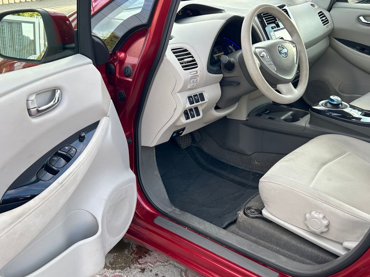 2011 Nissan Leaf — Miniatură 6