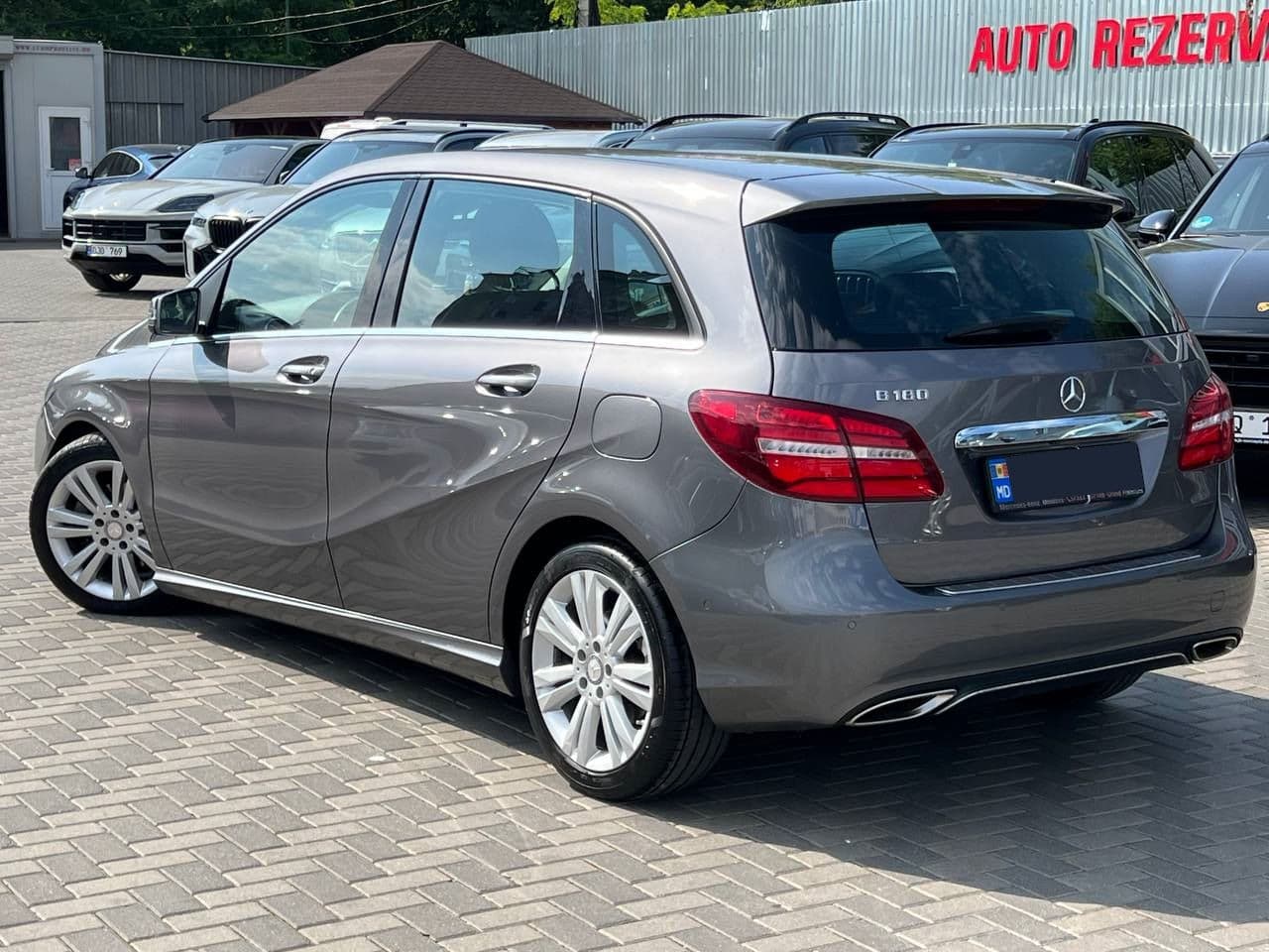 2016 Mercedes B 180 — Miniatură 2