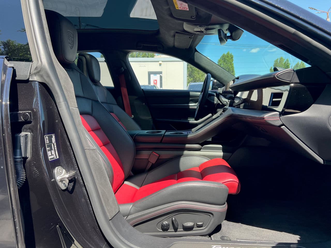 2021 Porsche Taycan 4S — Miniatură 18