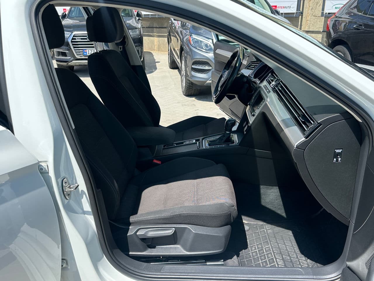 2016 Volkswagen Passat — Miniatură 16