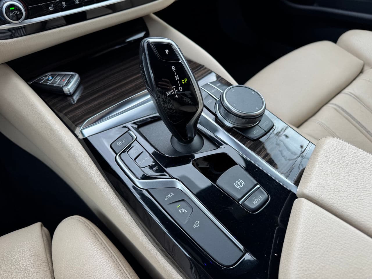 2019 BMW 530e — Miniatură 15